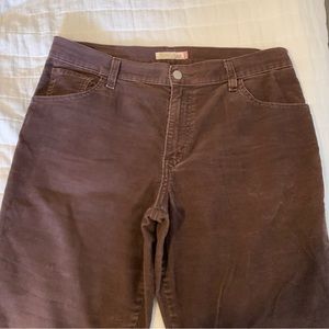 Levi’s 550 Brown￼ corduroy, size 14